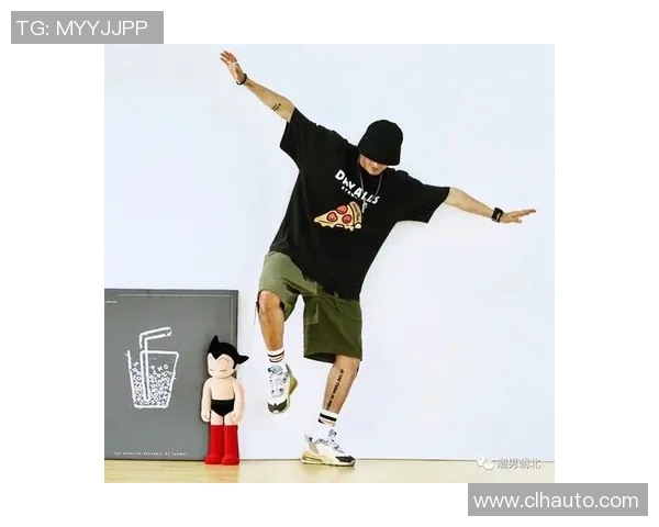 足球球星穿短裤展现活力与风采 穿搭背后隐藏的运动魅力与时尚趋势